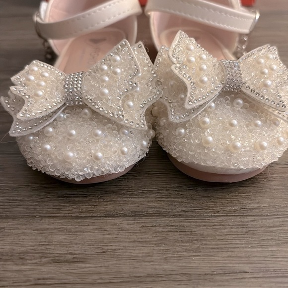 NIB [Shein] Pearl Rhinestone Princess Dressy Flats in Cream Girls EU 25 / US 8.5 - Picture 3 of 12